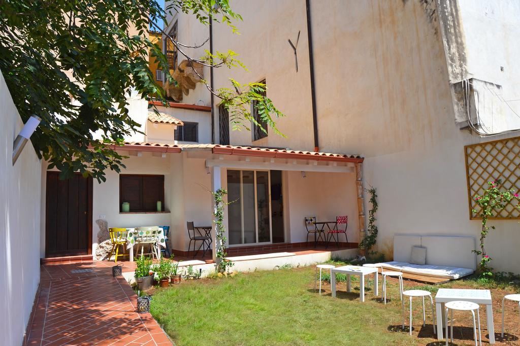 Bed&Book Giusino Bed and Breakfast Palermo Esterno foto
